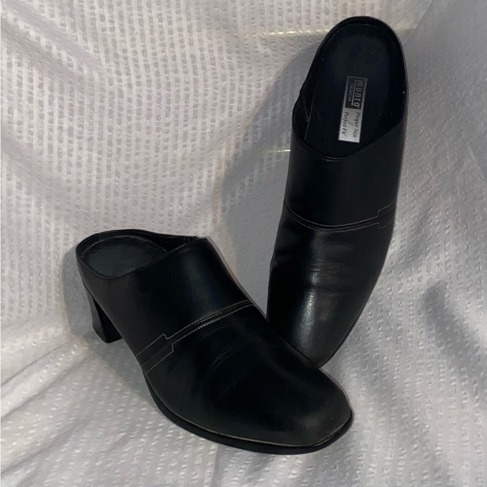 Munro dark navy blue mules